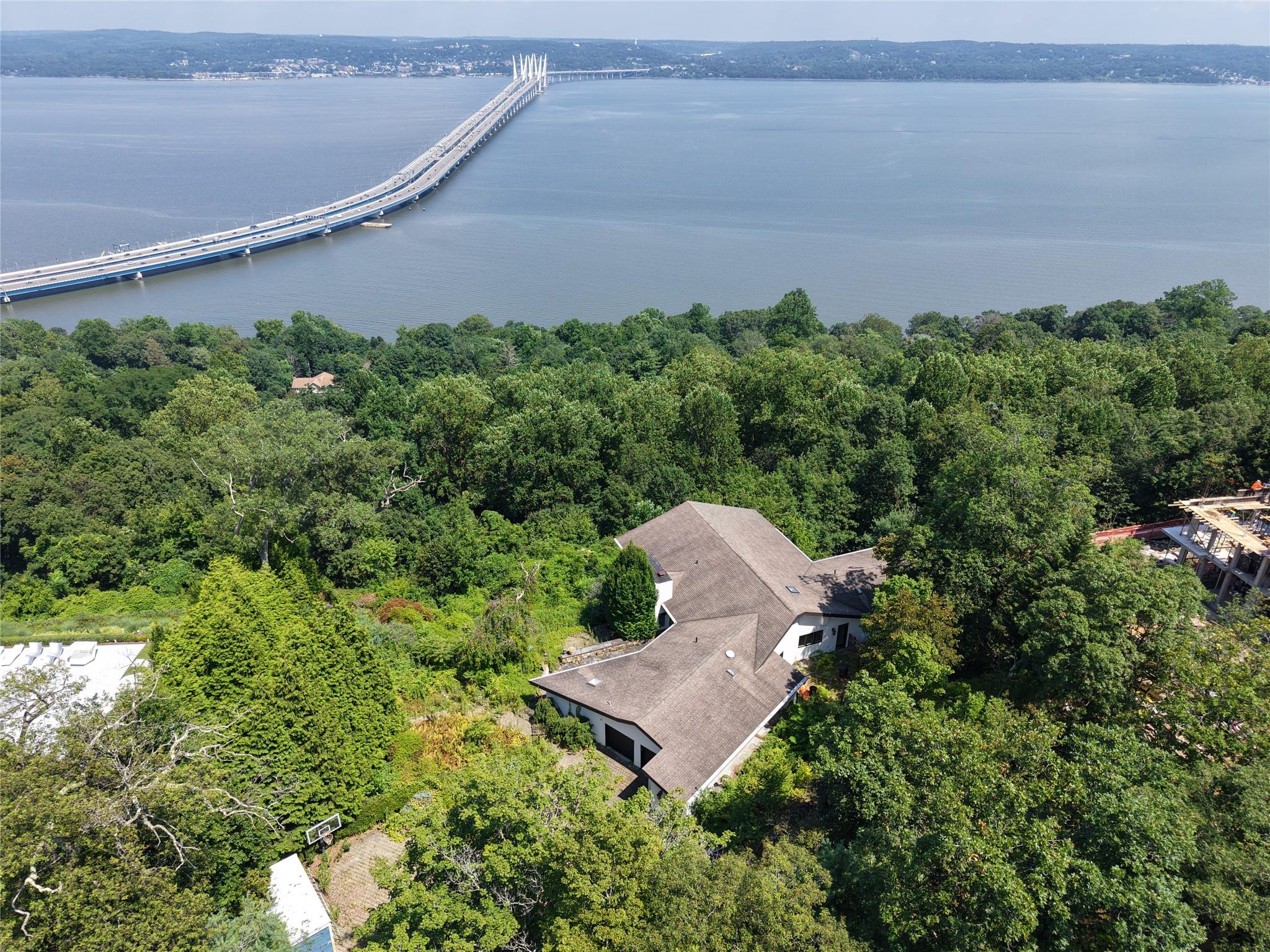 9 Tweed Boulevard – For Sale photo 4
