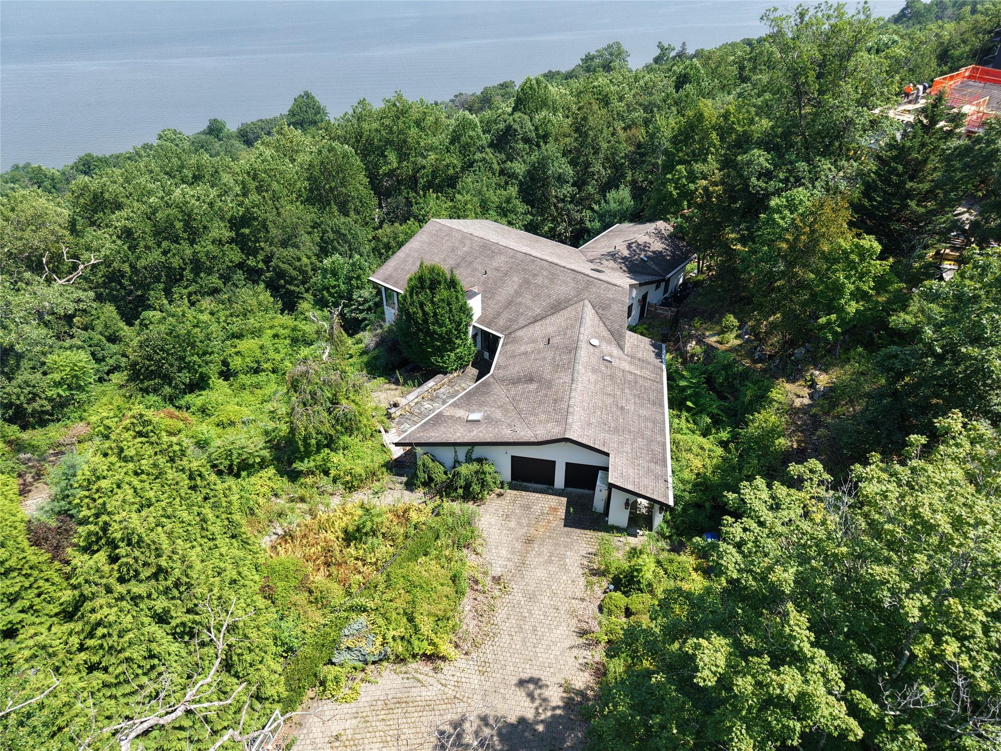 9 Tweed Boulevard – For Sale photo 3