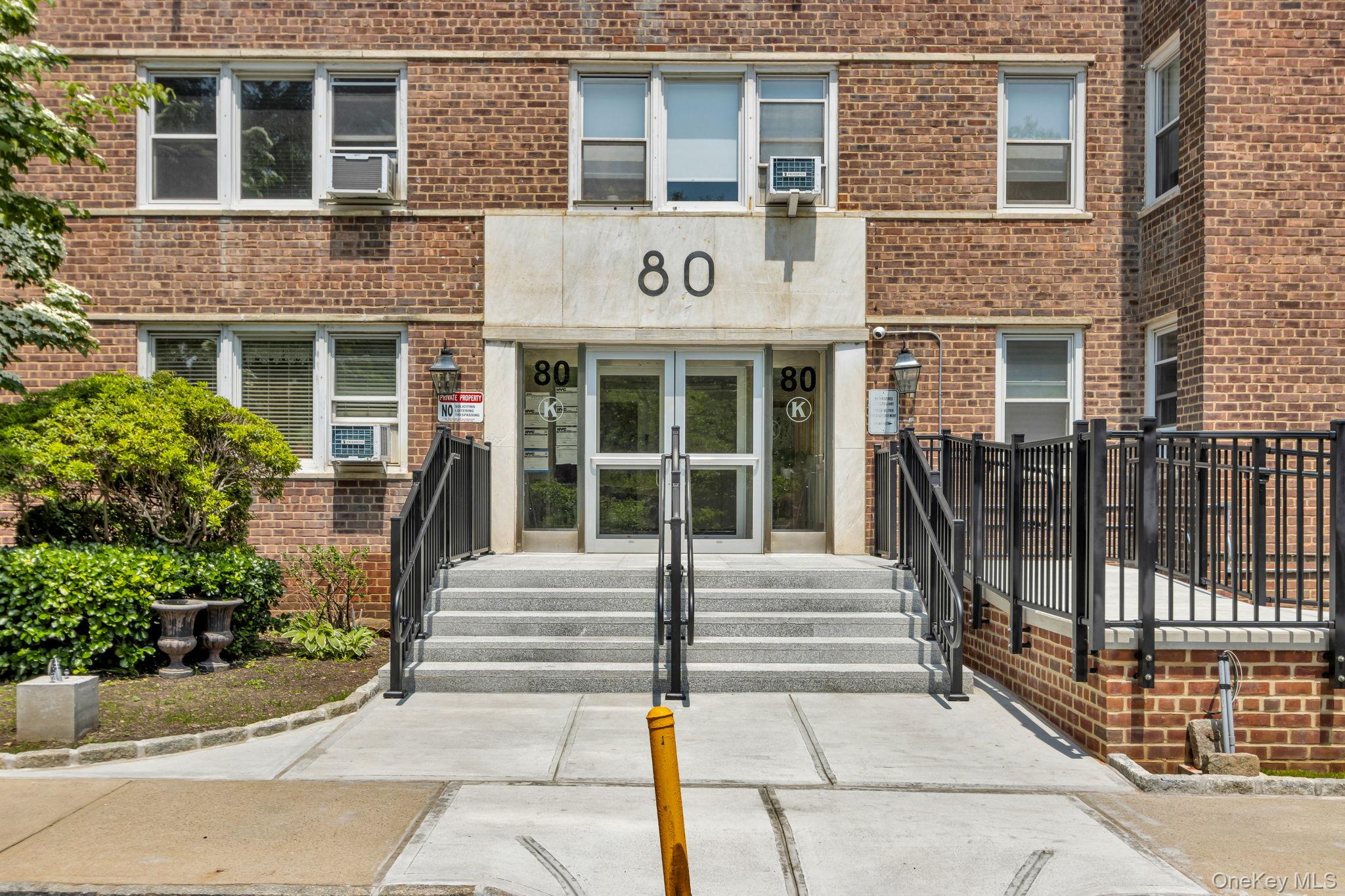 80 Knolls Crescent, Unit 8M