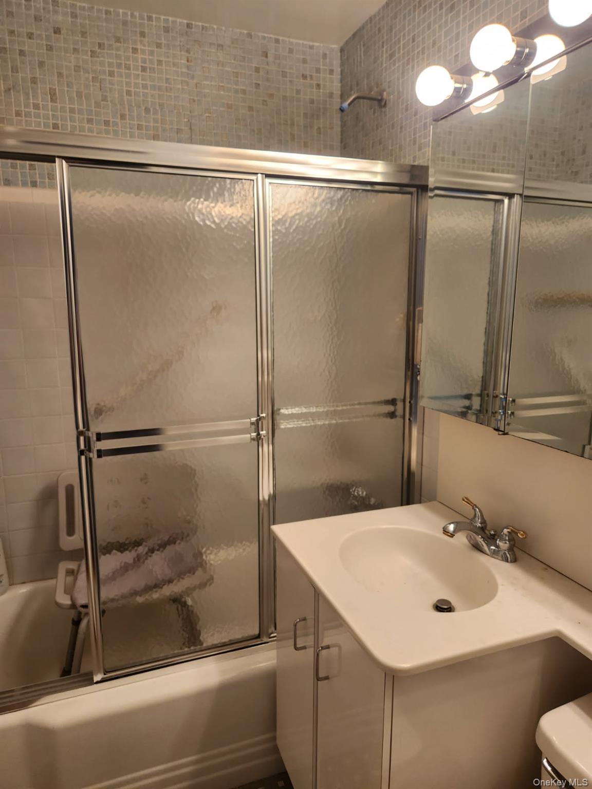 80 Knolls Crescent, Unit 8M photo 5