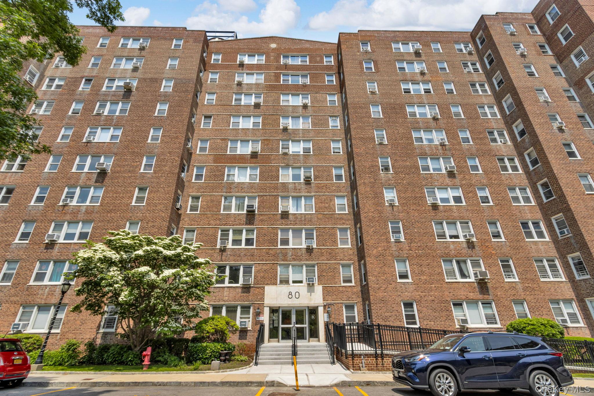 80 Knolls Crescent, Unit 8M photo 11