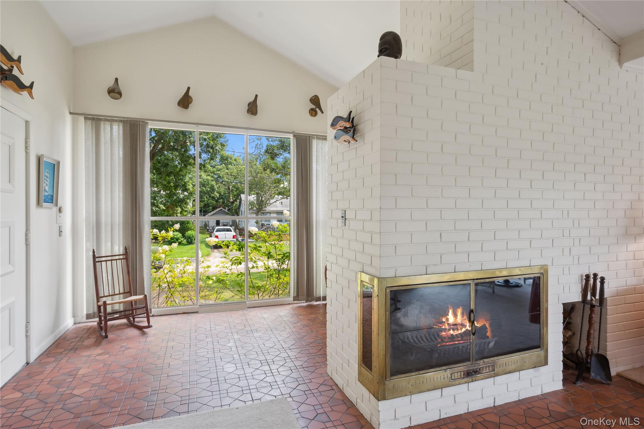 33 Beach Road – For Rent photo 3