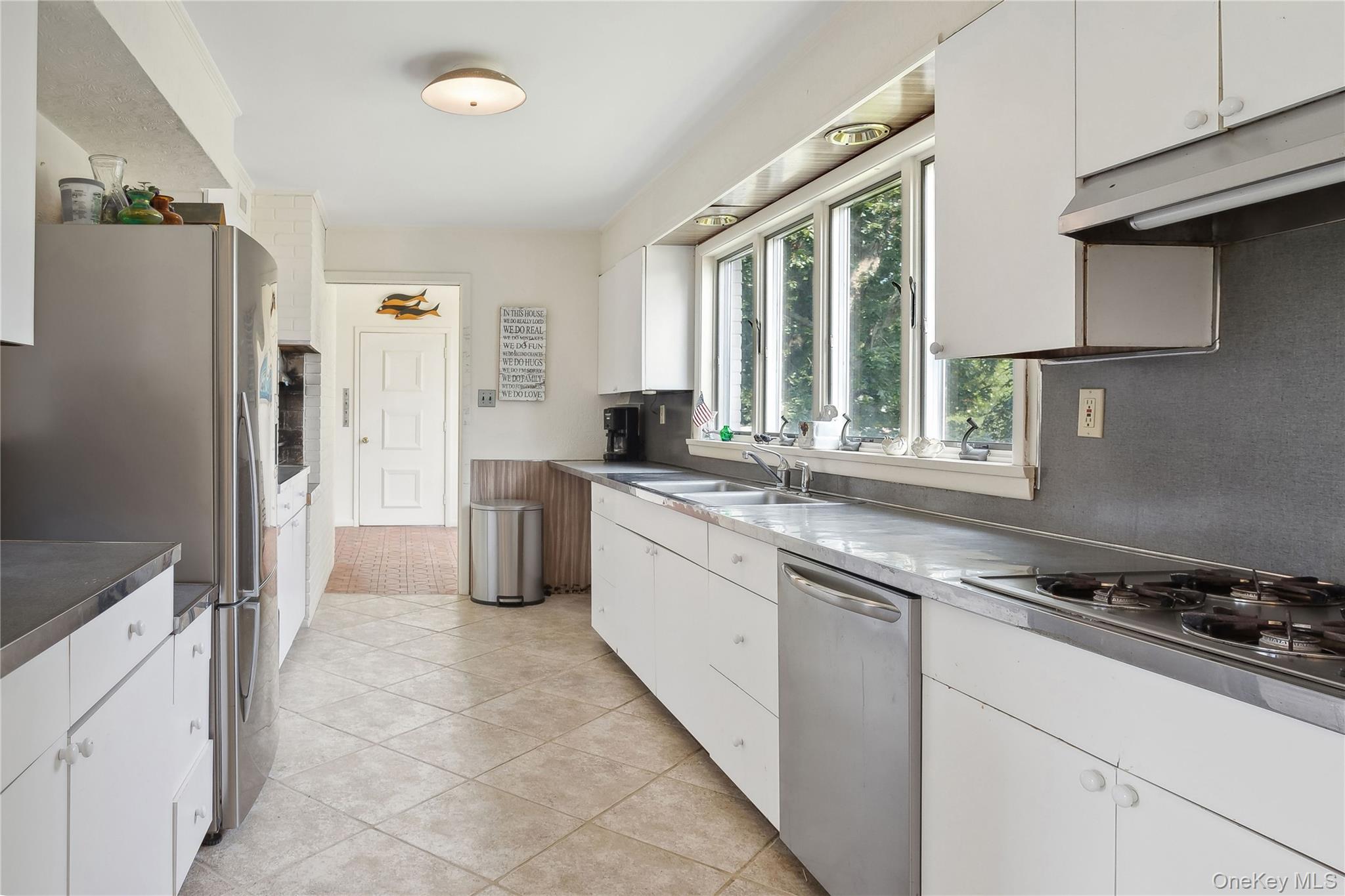 33 Beach Road – For Rent photo 12