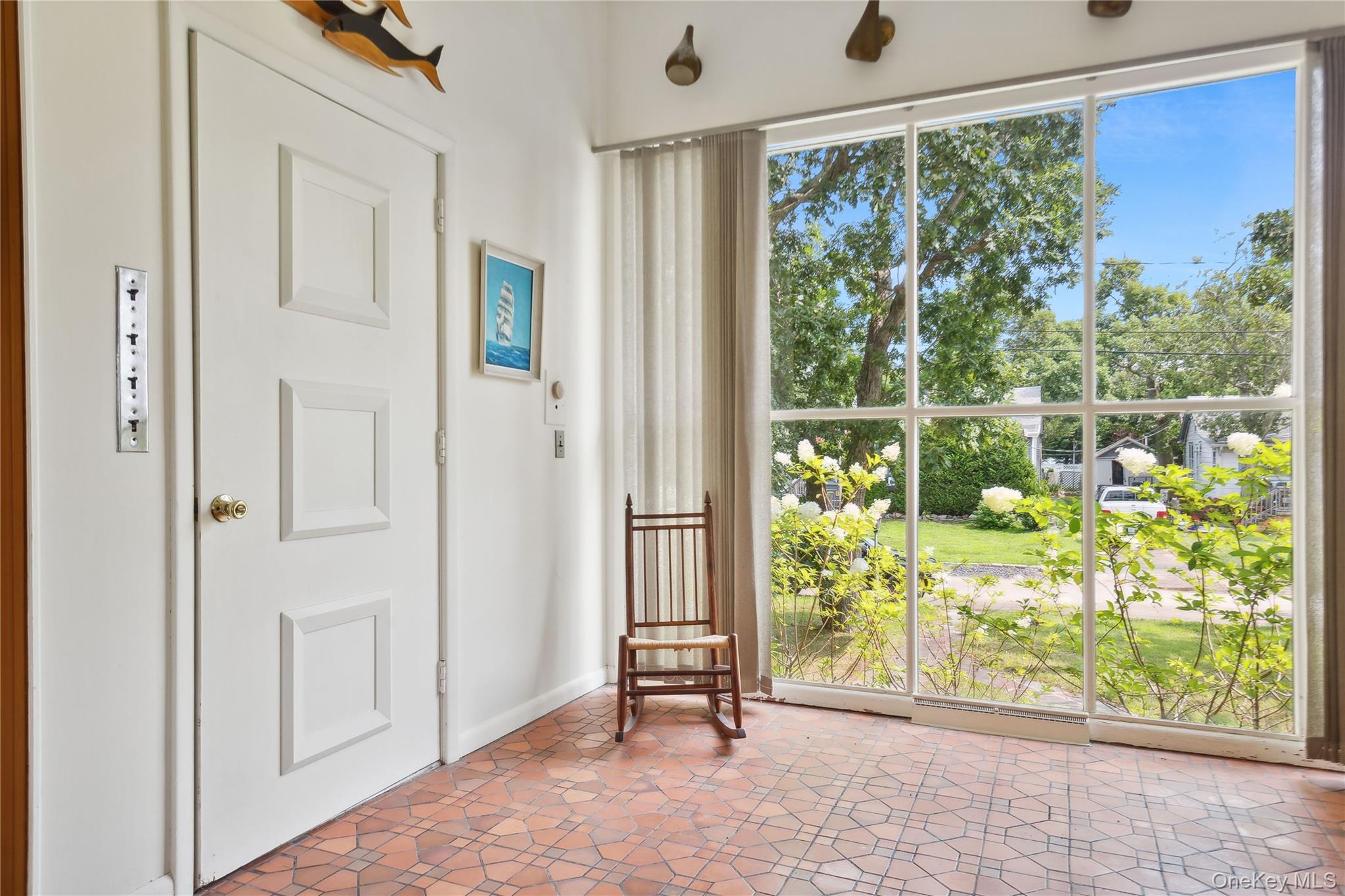 33 Beach Road – For Rent photo 2
