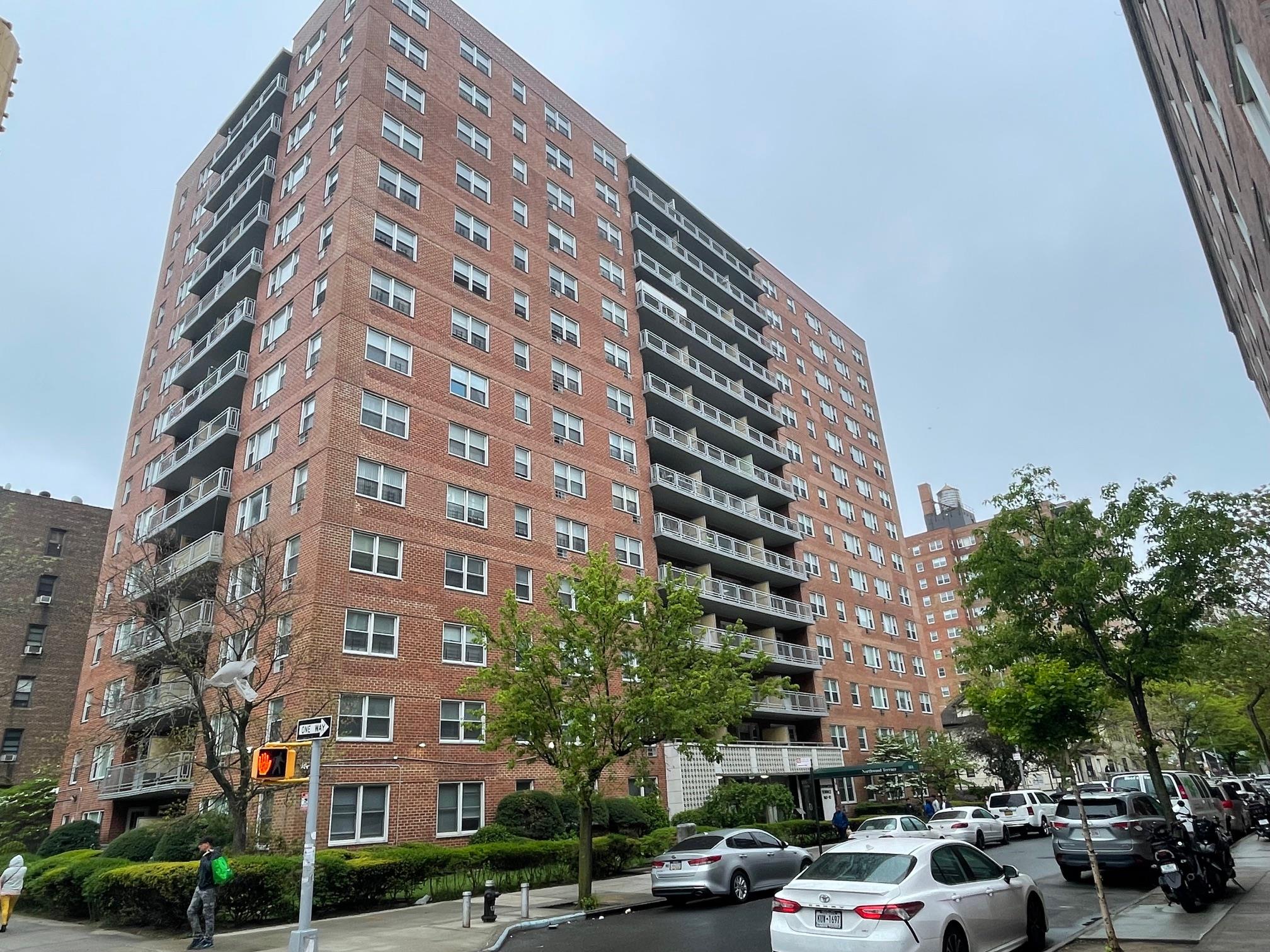 16010 89th Avenue, Unit 15H photo 3