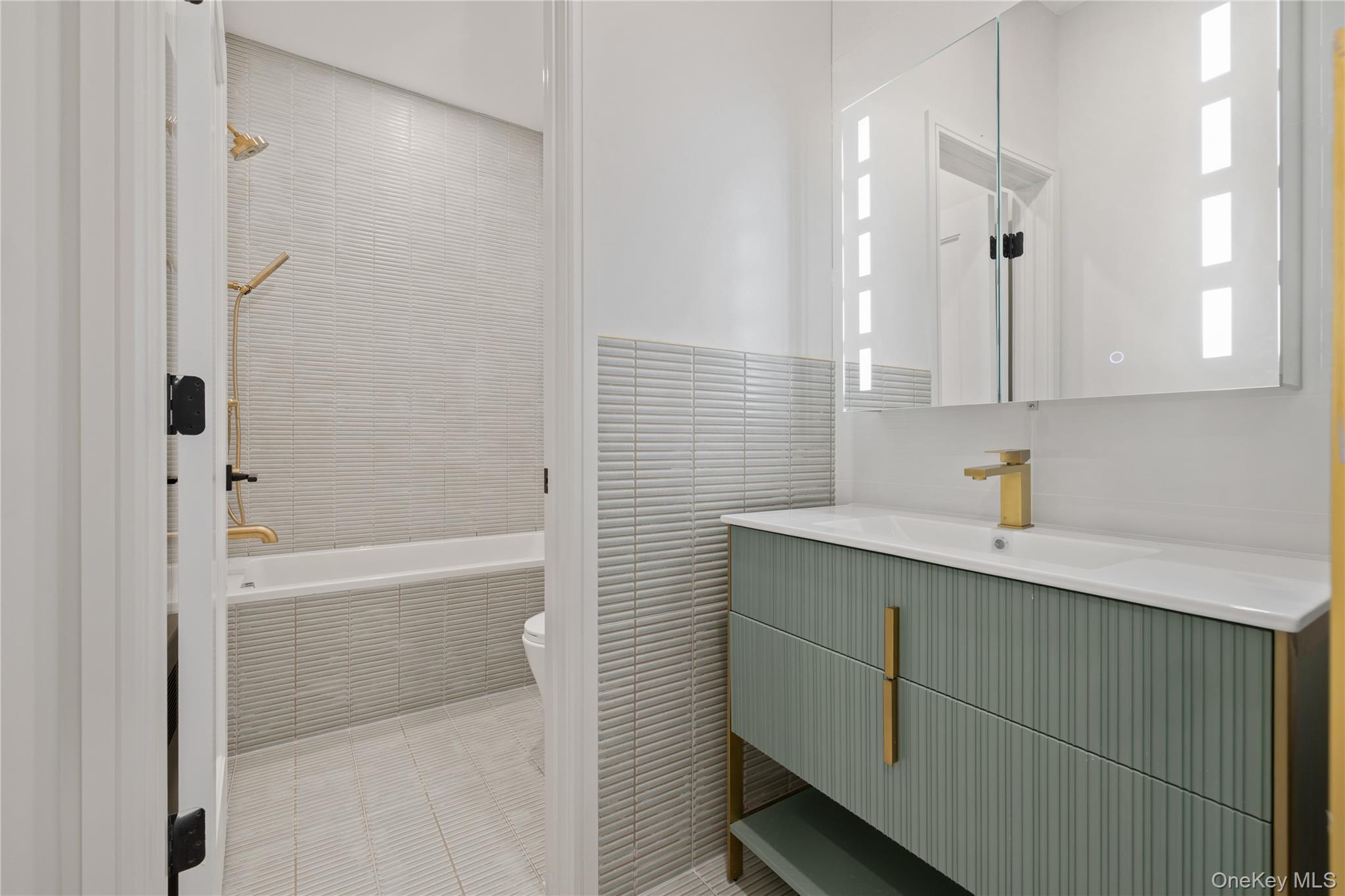 15 Ridge Avenue, Unit 204 photo 40