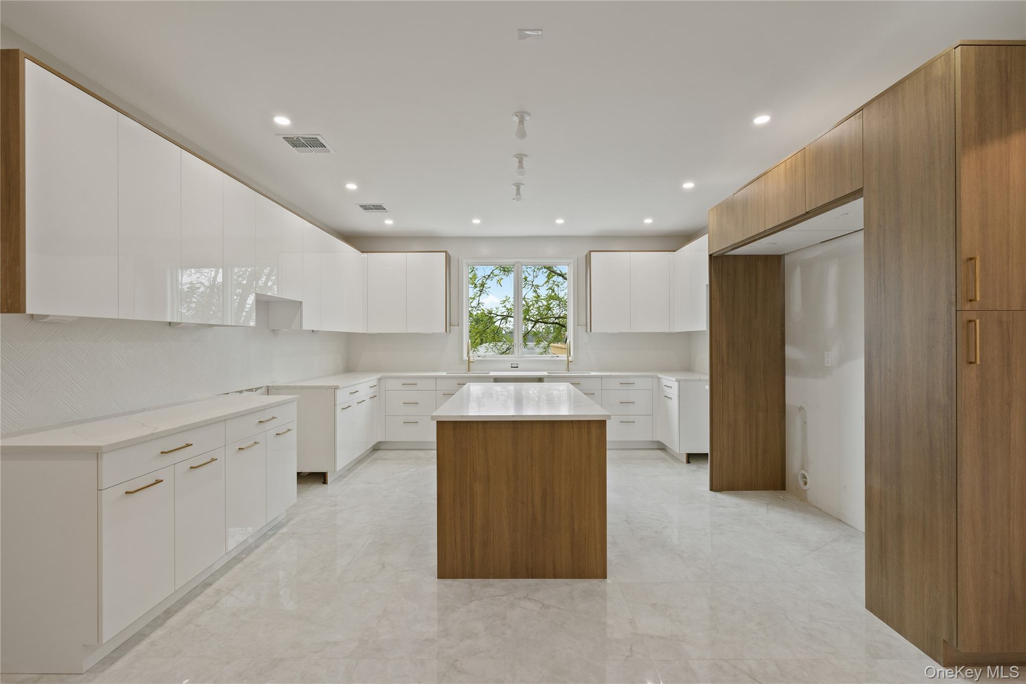 15 Ridge Avenue, Unit 204 photo 33