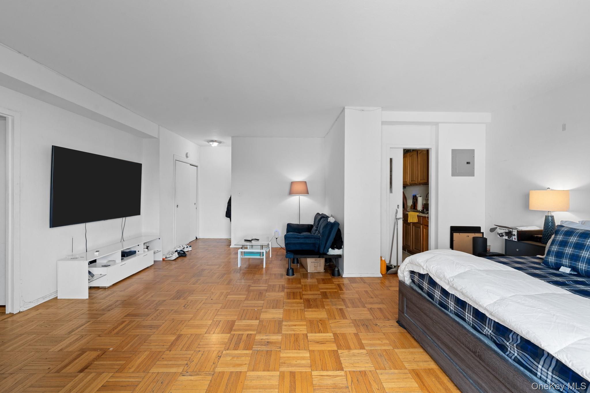 4 Fordham Hill Oval, Unit 9E photo 3