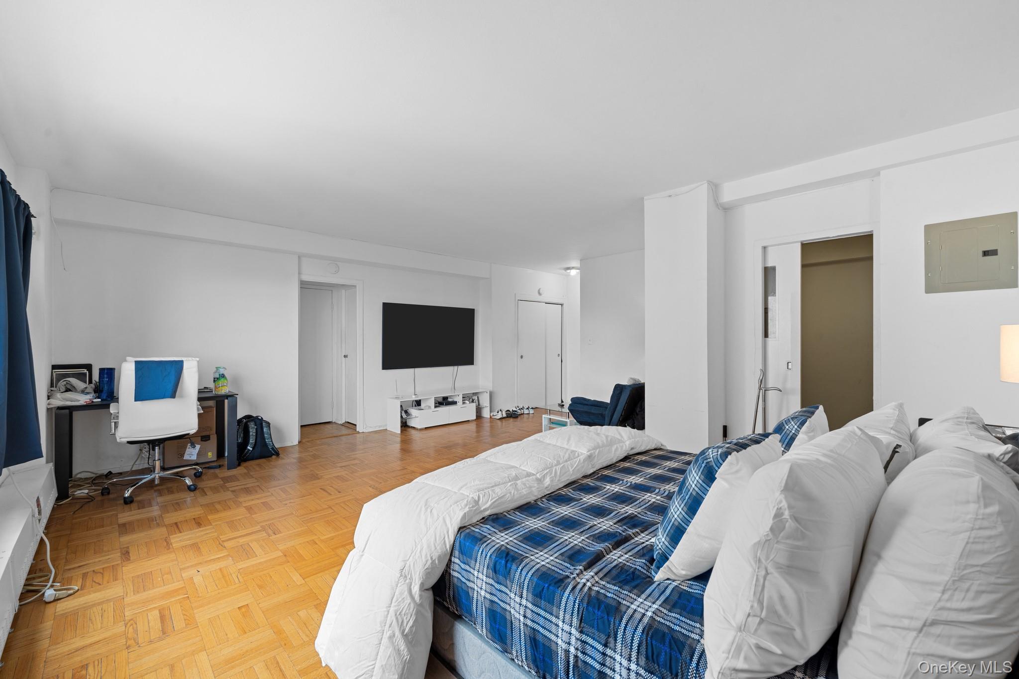 4 Fordham Hill Oval, Unit 9E photo 2