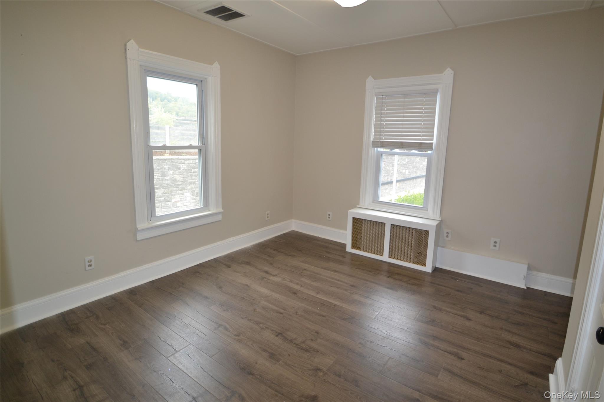 282 S Broadway – For Sale photo 9