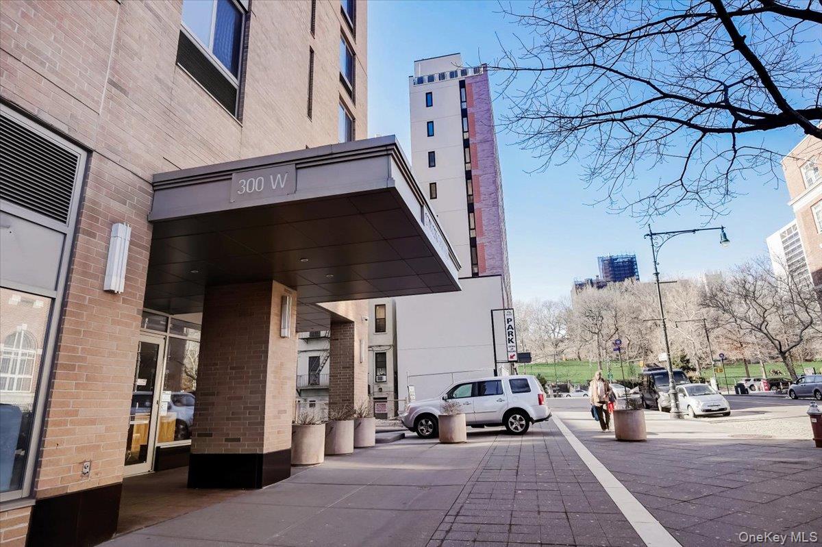 300 W 135th Street, Unit 9G photo 3