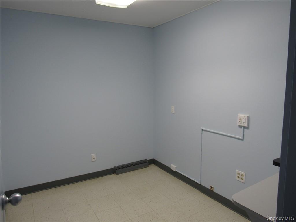 1983 Crompond Road, Unit 201 photo 16