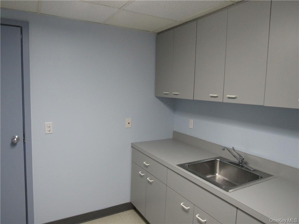 1983 Crompond Road, Unit 201 photo 15