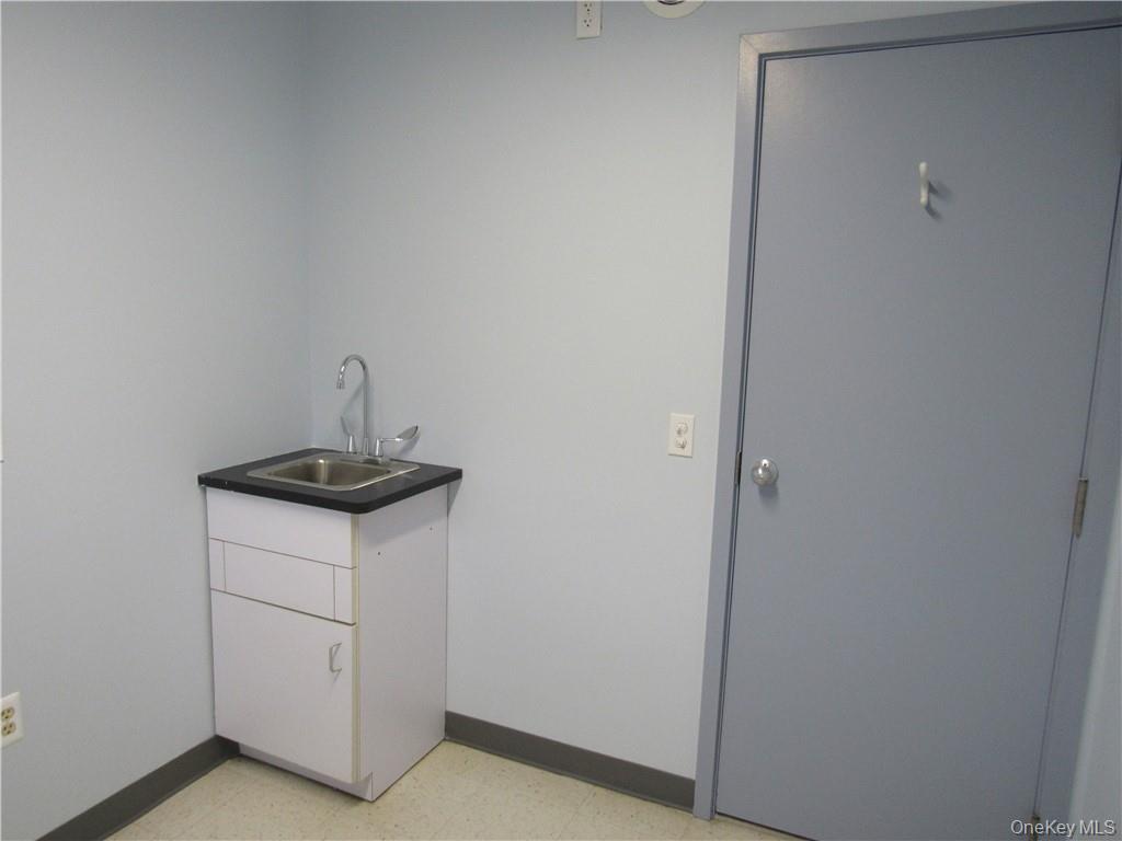 1983 Crompond Road, Unit 201 photo 22