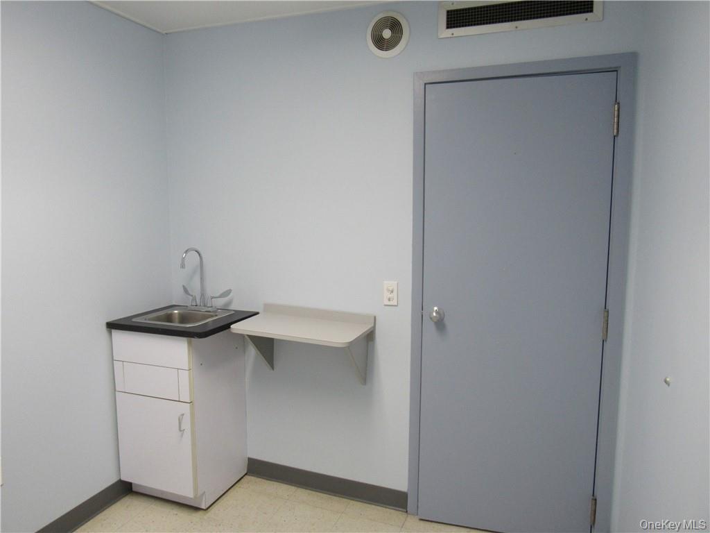 1983 Crompond Road, Unit 201 photo 17