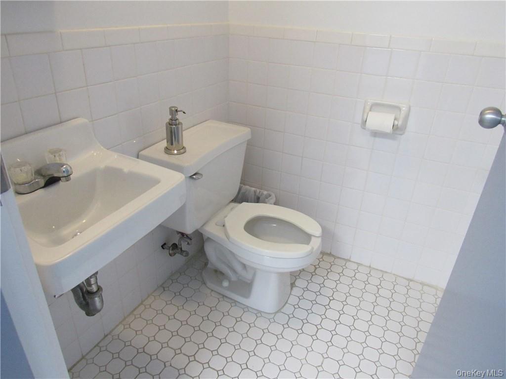 1983 Crompond Road, Unit 201 photo 25