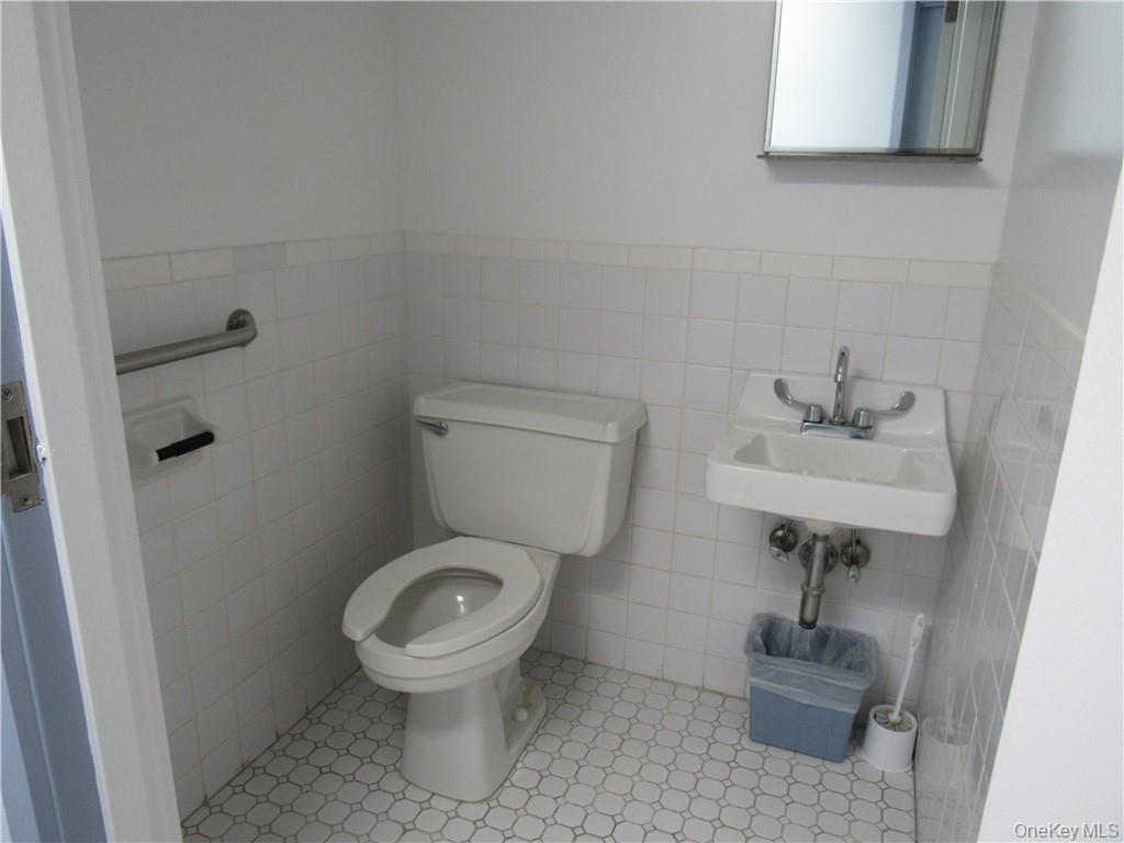 1983 Crompond Road, Unit 201 photo 20