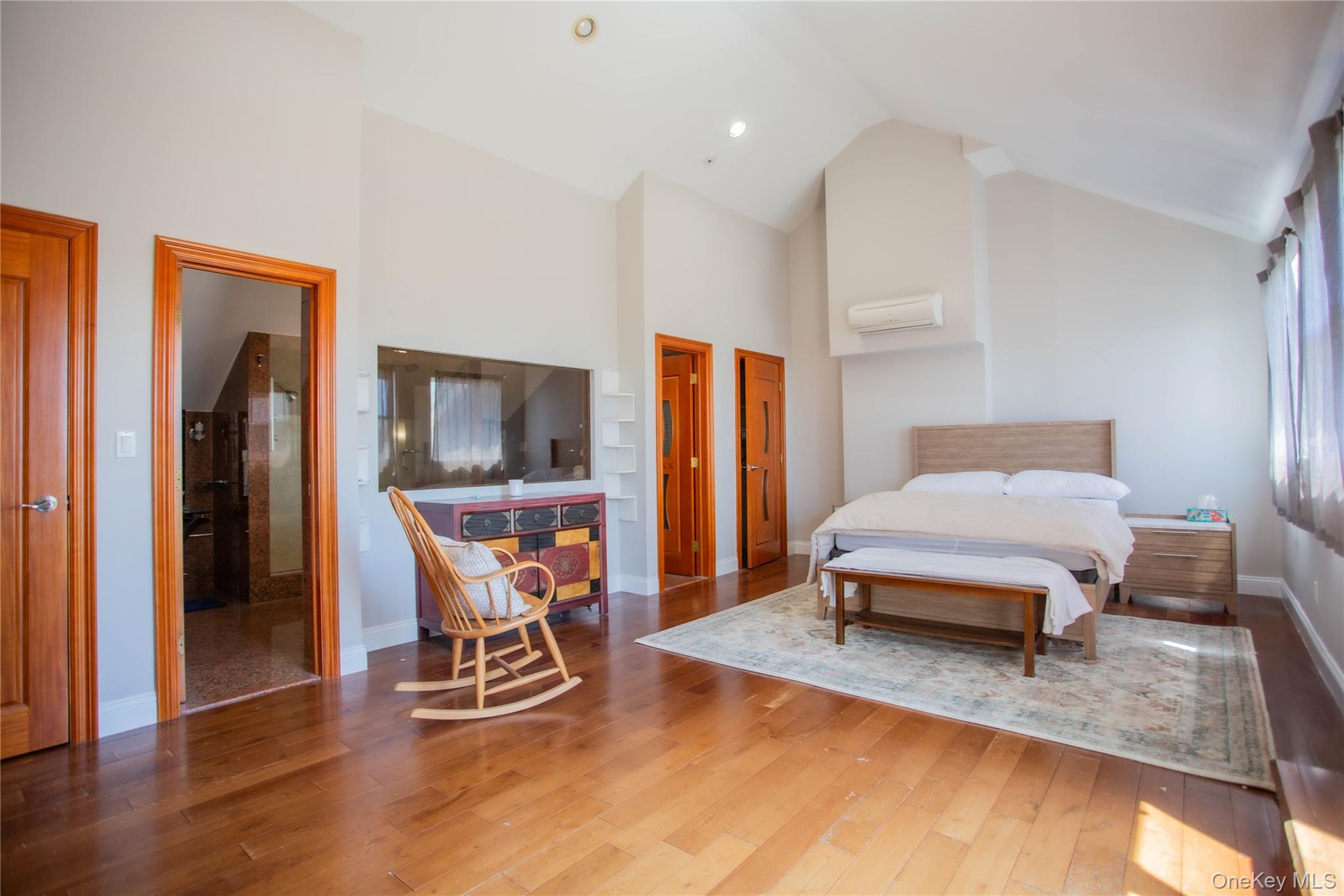 521 W Broadway, Unit B photo 19