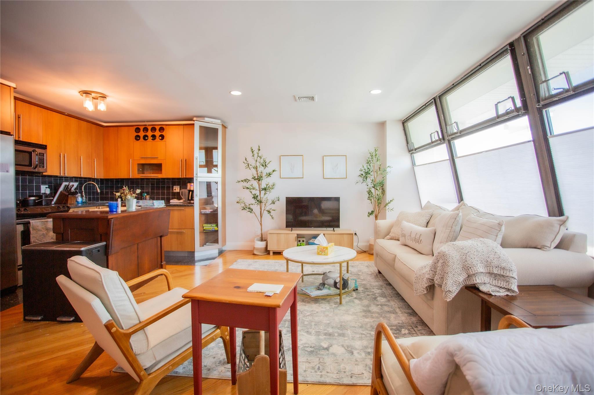 521 W Broadway, Unit B photo 9
