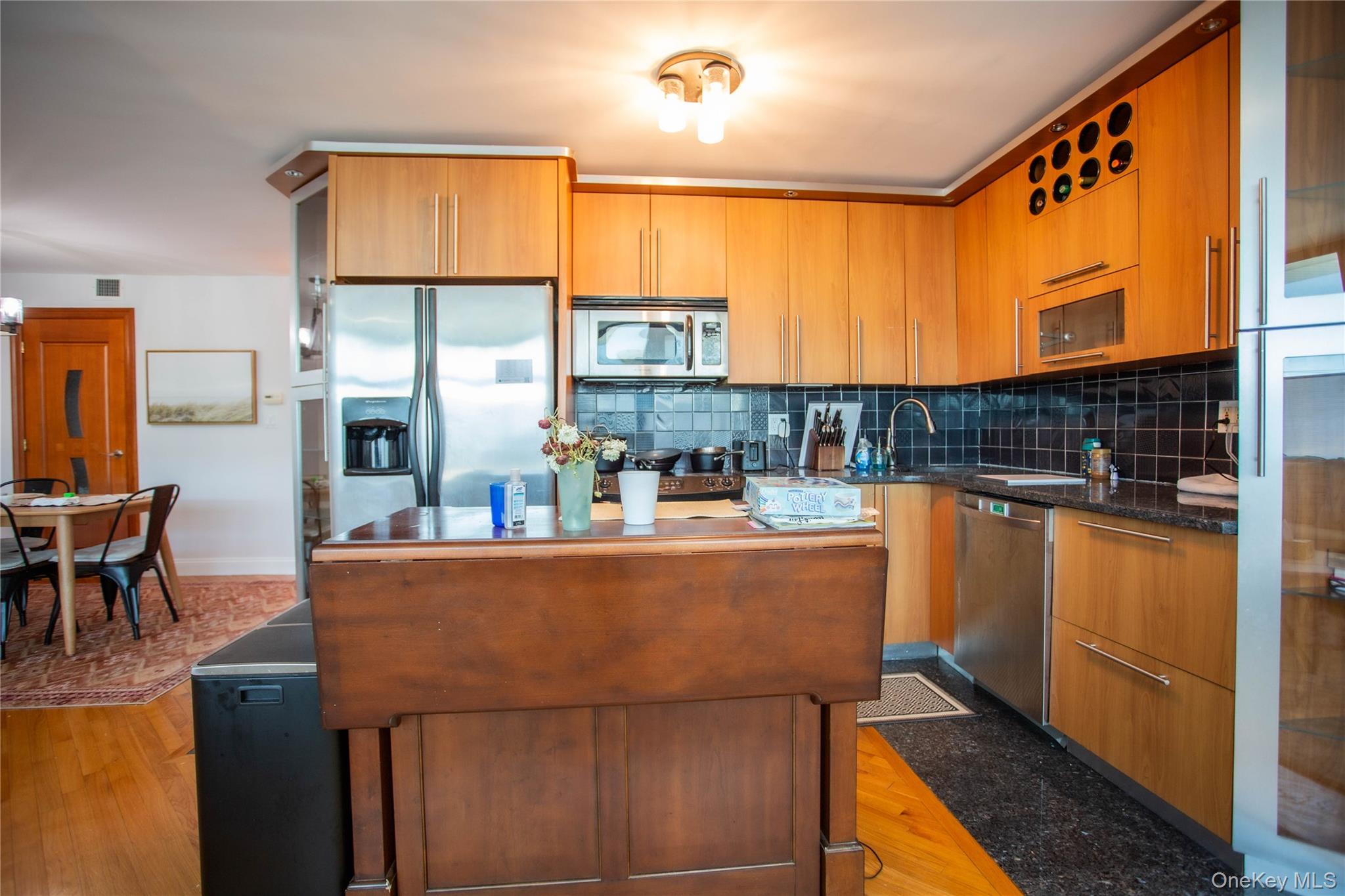 521 W Broadway, Unit B photo 12