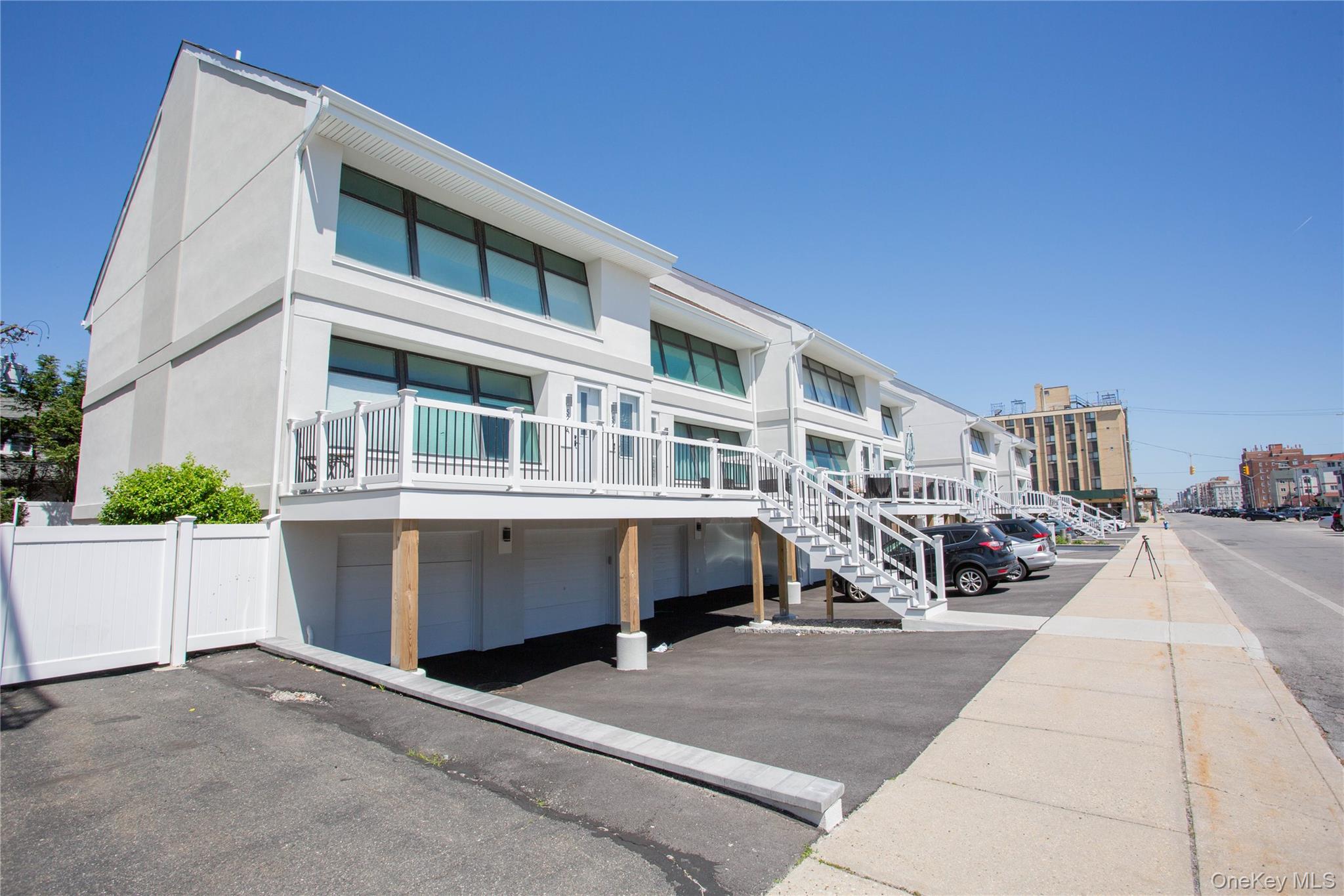 521 W Broadway, Unit B photo 2