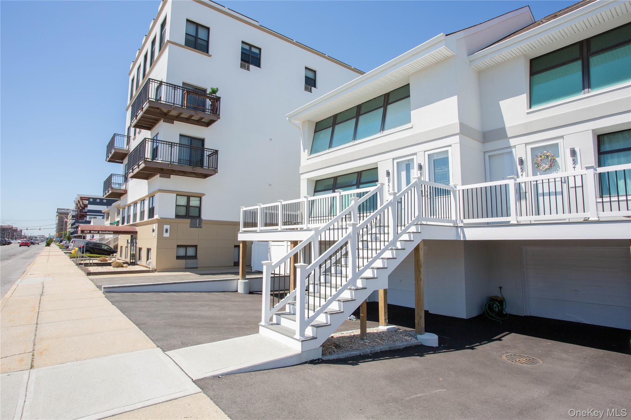 521 W Broadway, Unit B