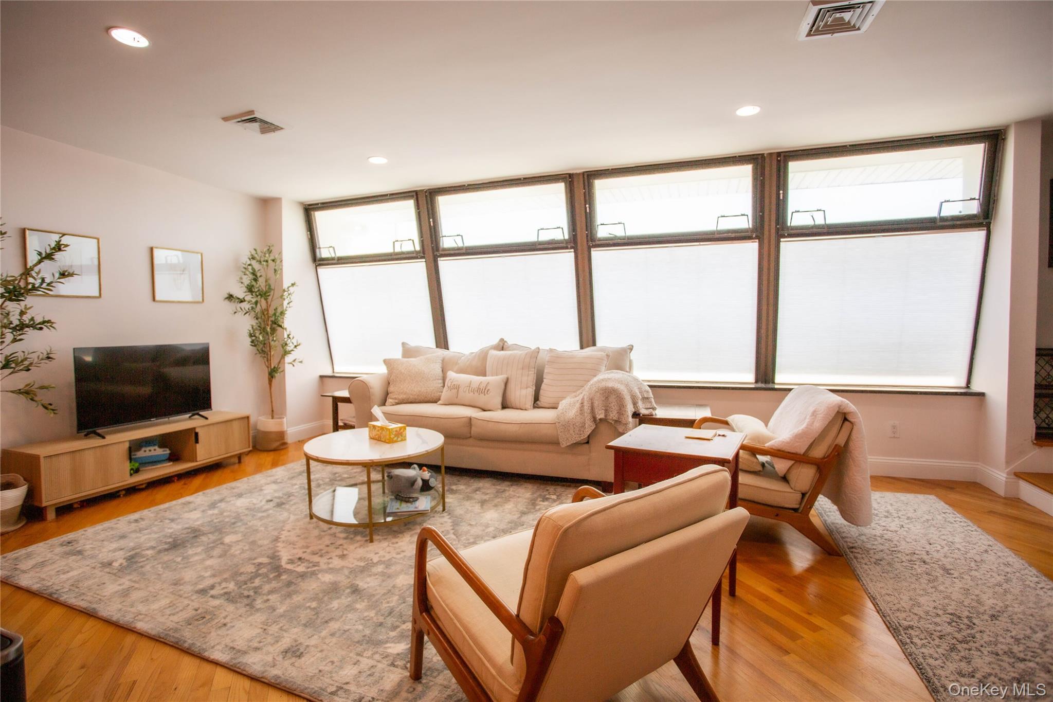 521 W Broadway, Unit B photo 17