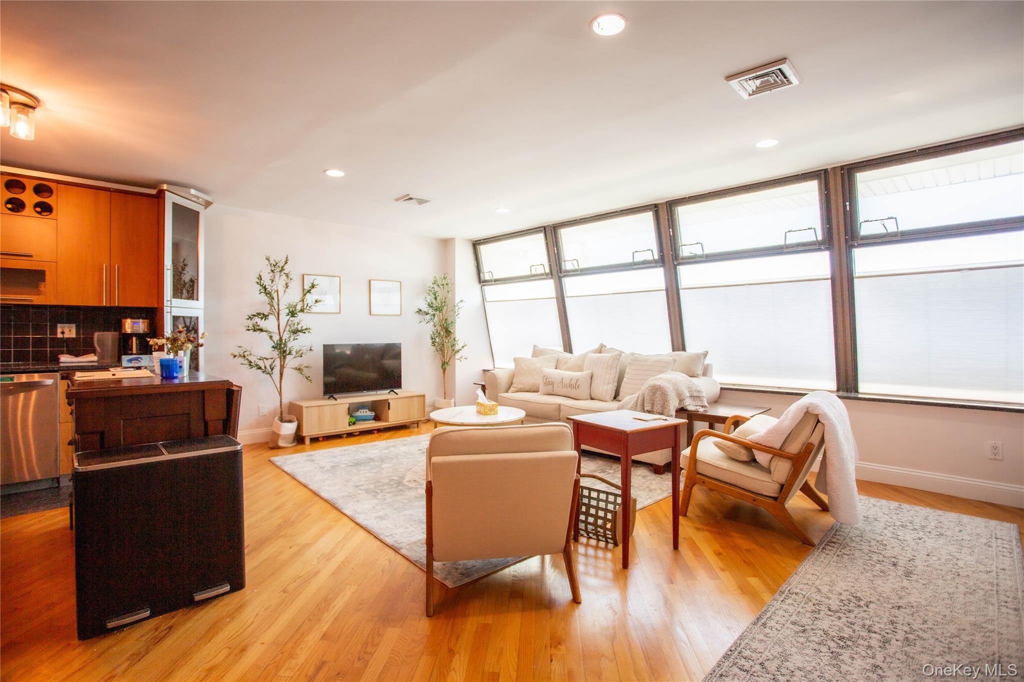 521 W Broadway, Unit B photo 7