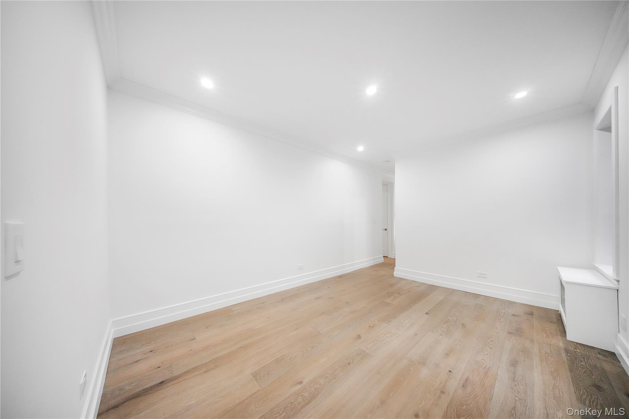 31-14 Crescent Street, Unit 5B photo 3