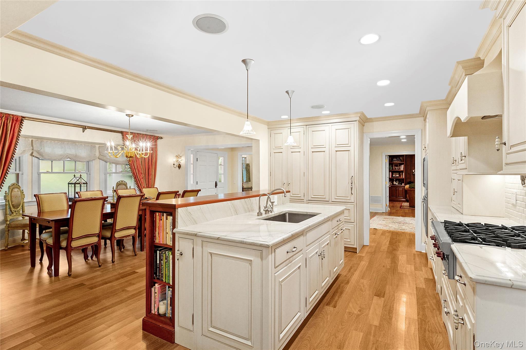 55 Cedar Lane W – For Sale photo 3