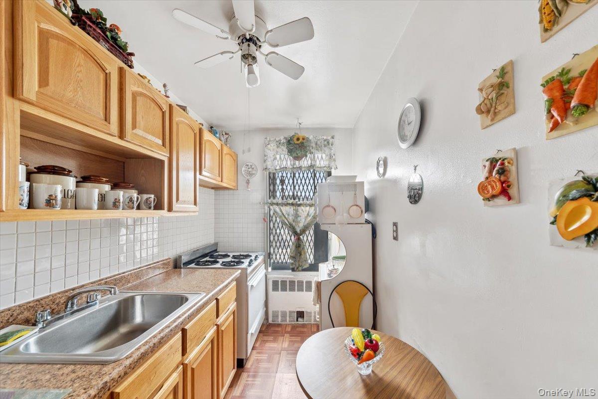 4265 Webster Avenue, Unit 7C photo 5