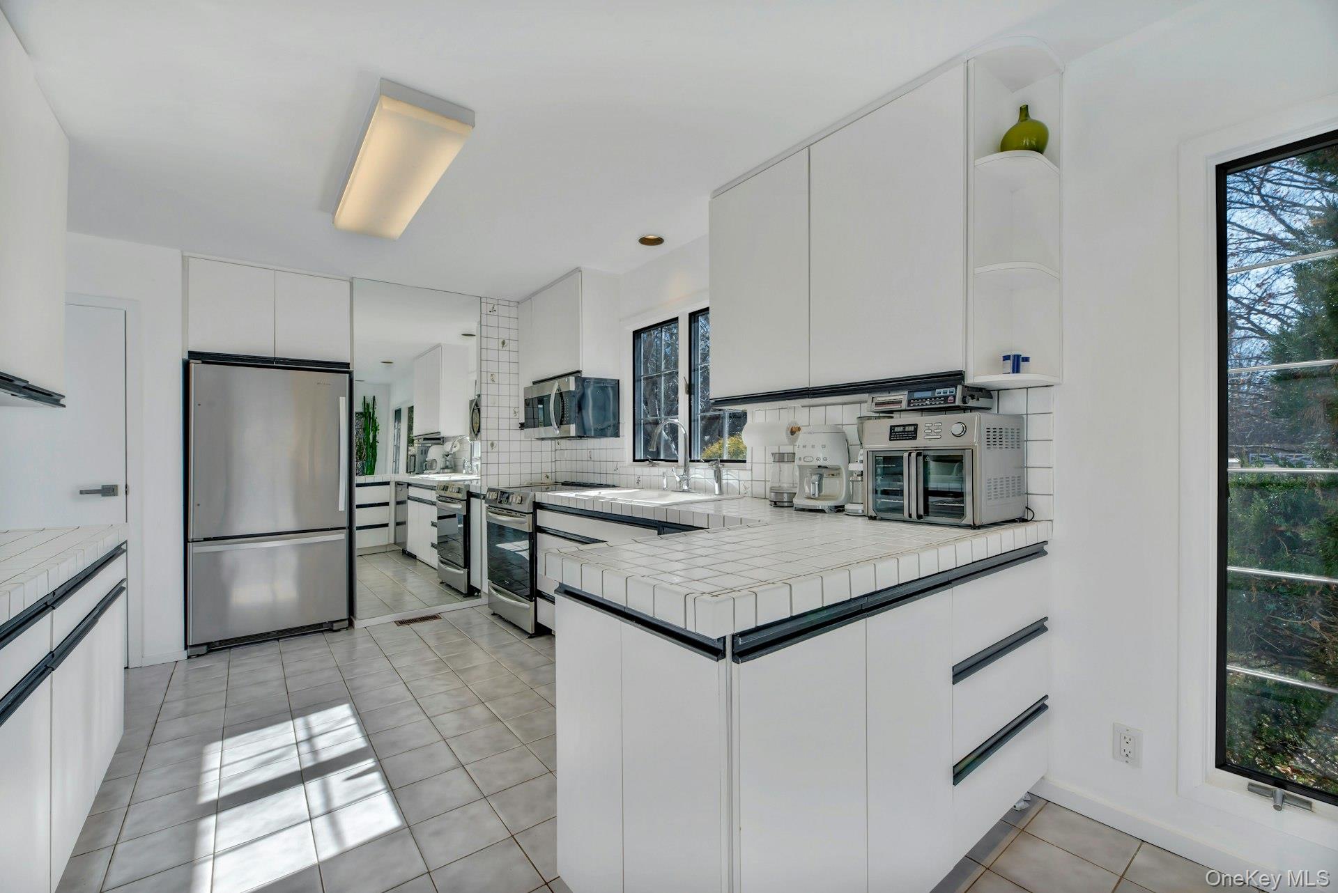 94 S Country Road – For Rent photo 15