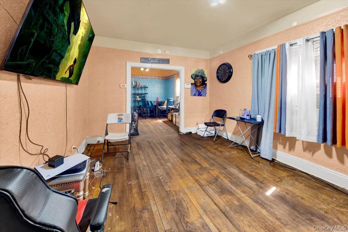 4122 Wickham Avenue – For Sale photo 2