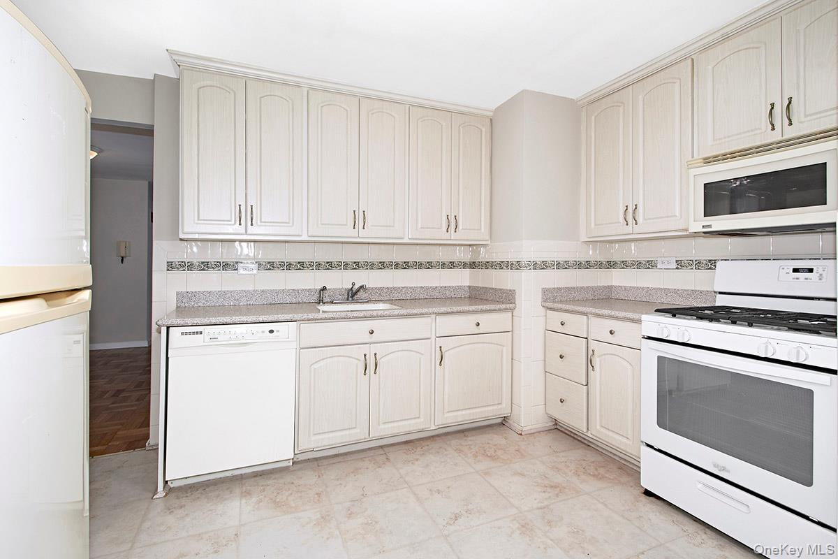609 Kappock Street, Unit 3F photo 9