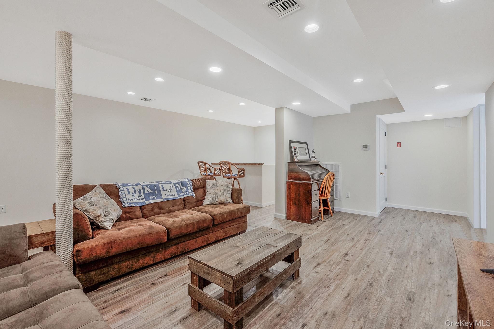 6 Bay Drive – For Rent photo 24