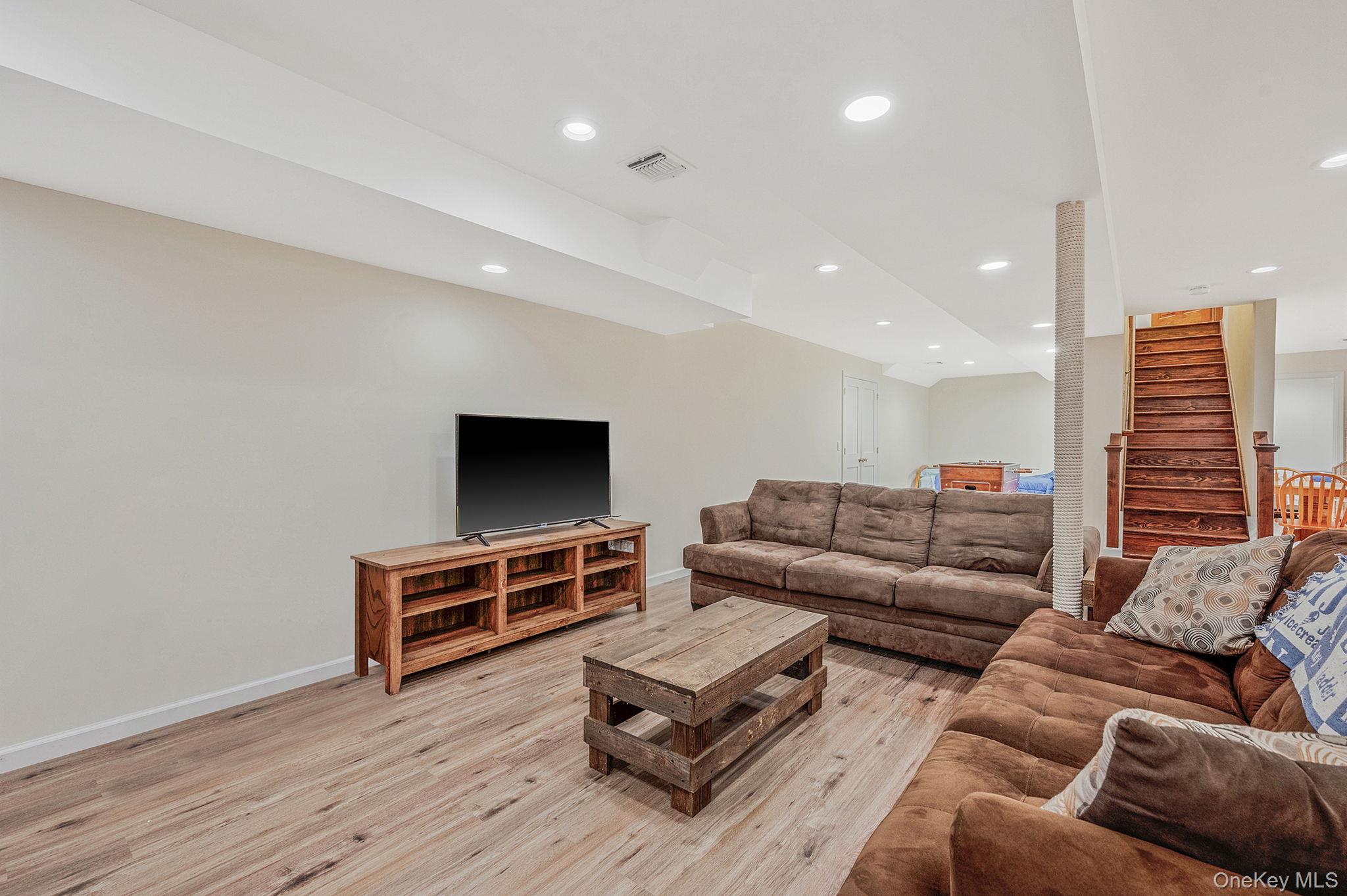 6 Bay Drive – For Rent photo 23