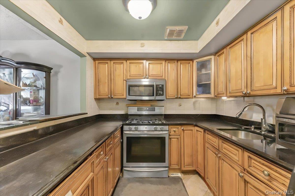 1475 Crotona Place – For Sale photo 16