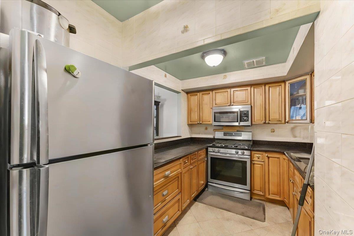 1475 Crotona Place – For Sale photo 17