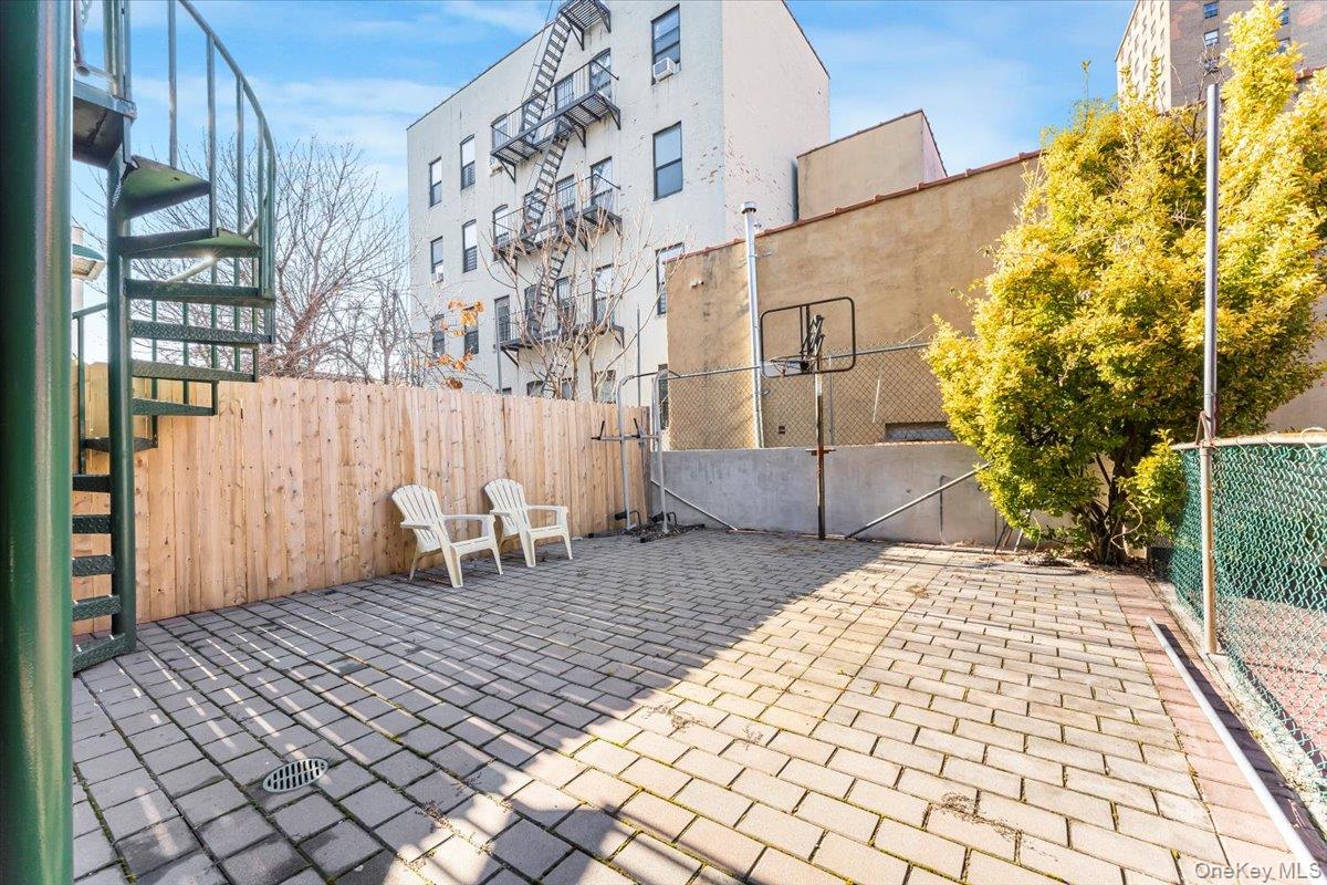 1475 Crotona Place – For Sale photo 22