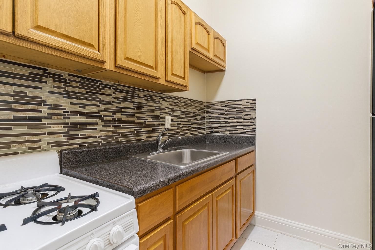 1040 Clay Avenue – For Sale photo 8