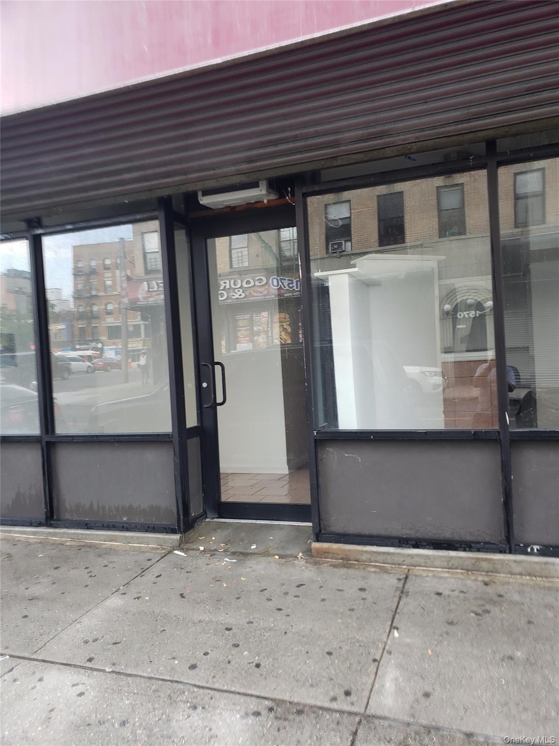 1575 Bathgate Avenue, Unit Comm 3
