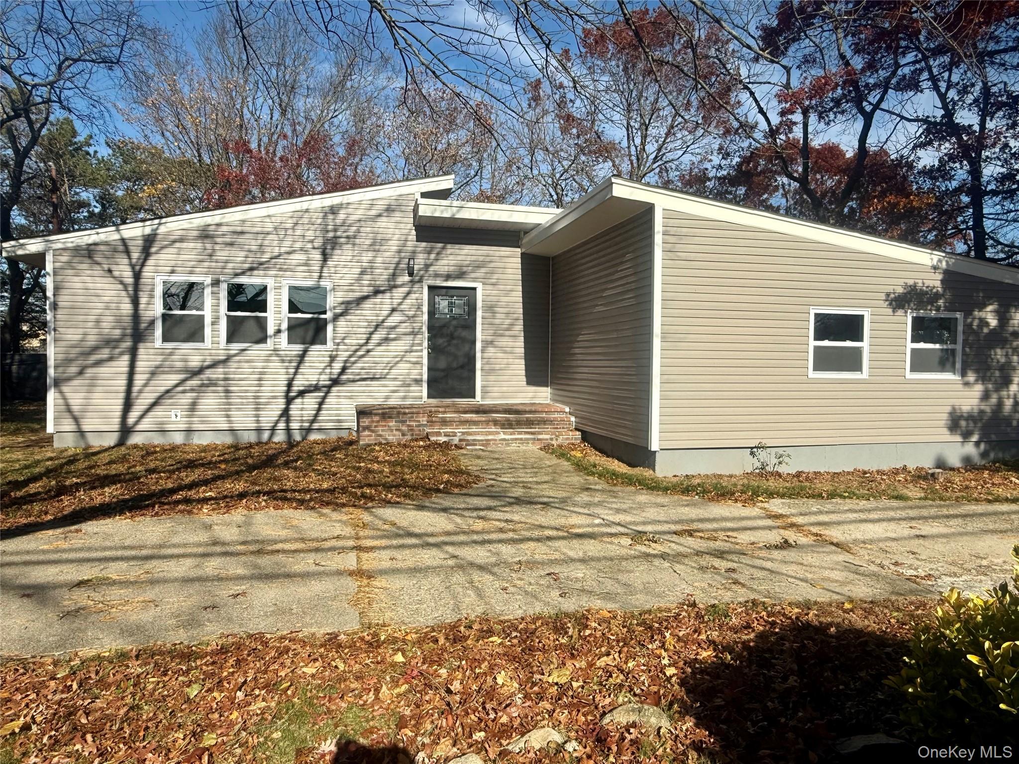 248 E Shore Road – For Sale photo 5
