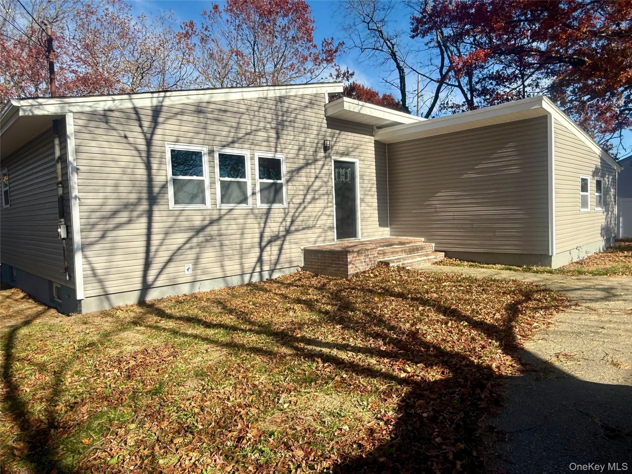 248 E Shore Road – For Sale photo 4