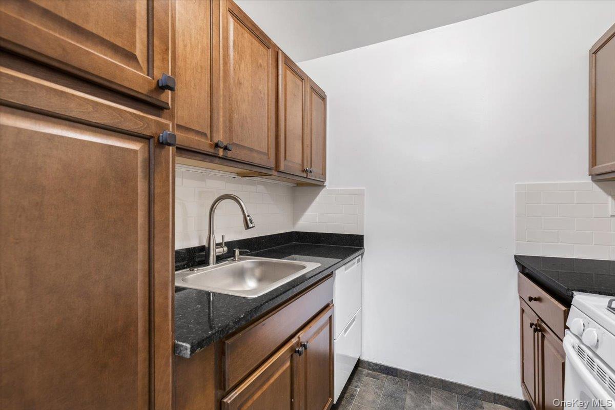 260 Garth Road, Unit 1A5 photo 10