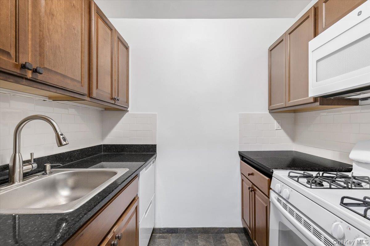 260 Garth Road, Unit 1A5 photo 12