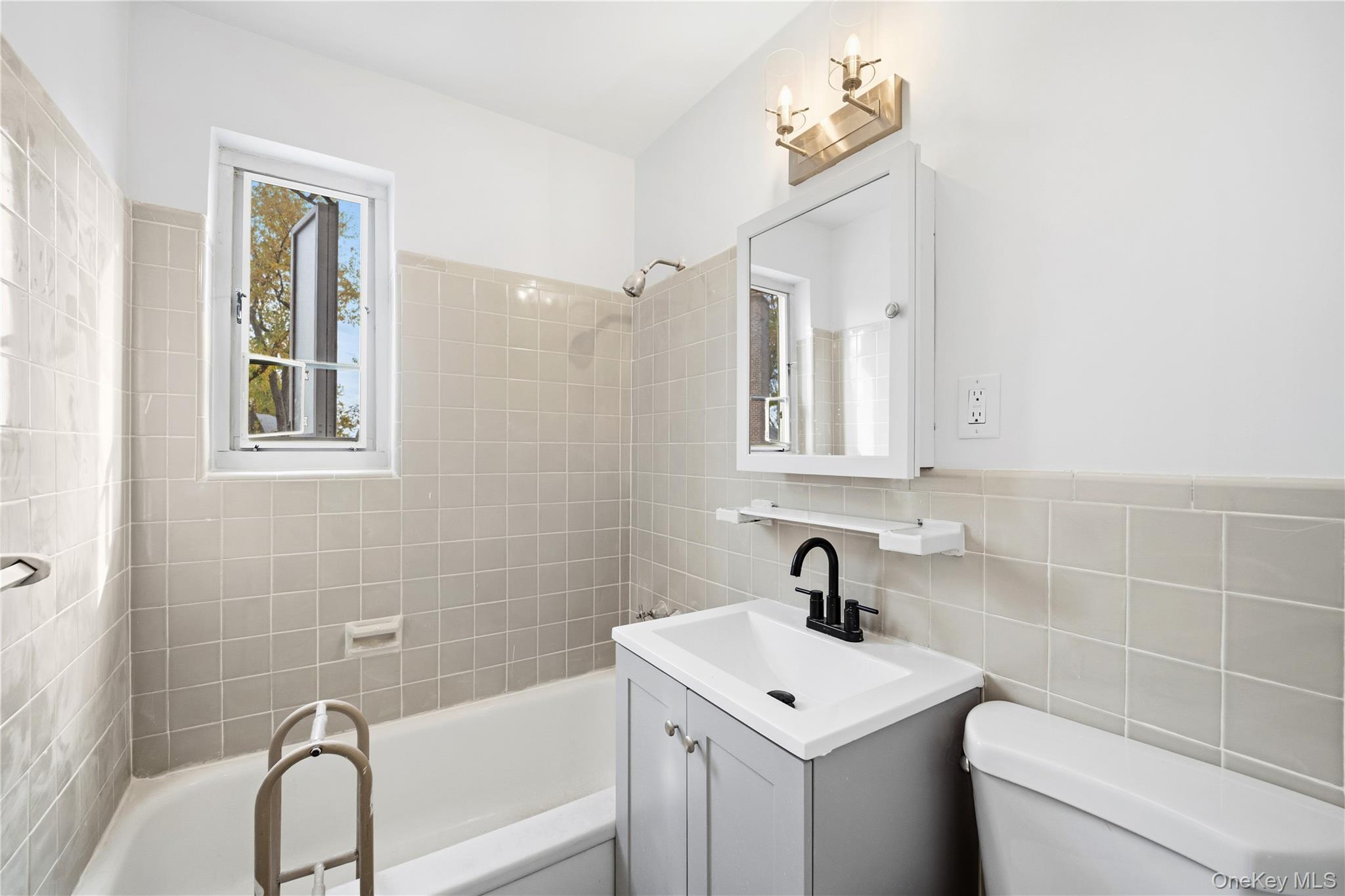 228-08 Stronghurst Avenue, Unit Lower photo 19