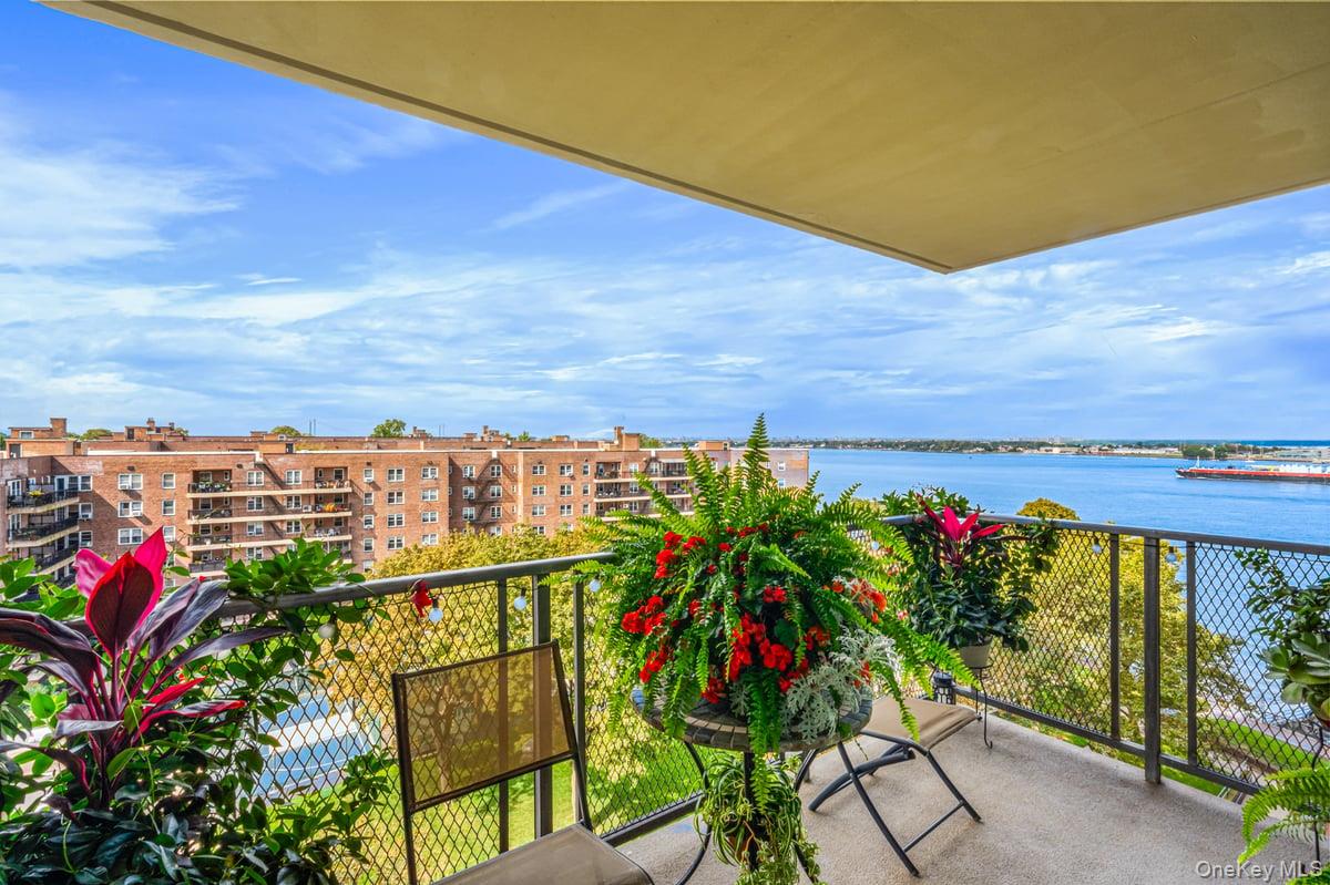 166-25 Powells Cove Boulevard, Unit 9E photo 31