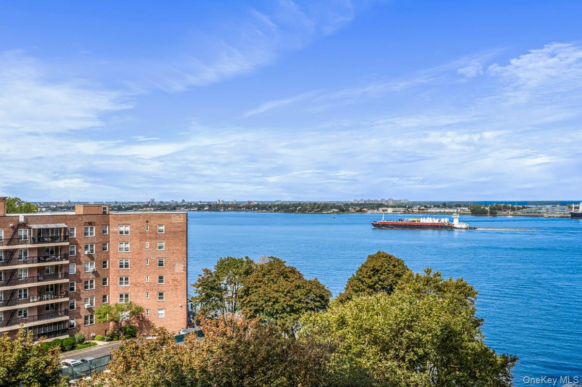 166-25 Powells Cove Boulevard, Unit 9E photo 32