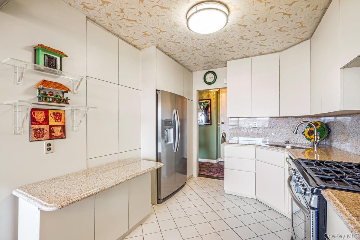 166-25 Powells Cove Boulevard, Unit 9E photo 18