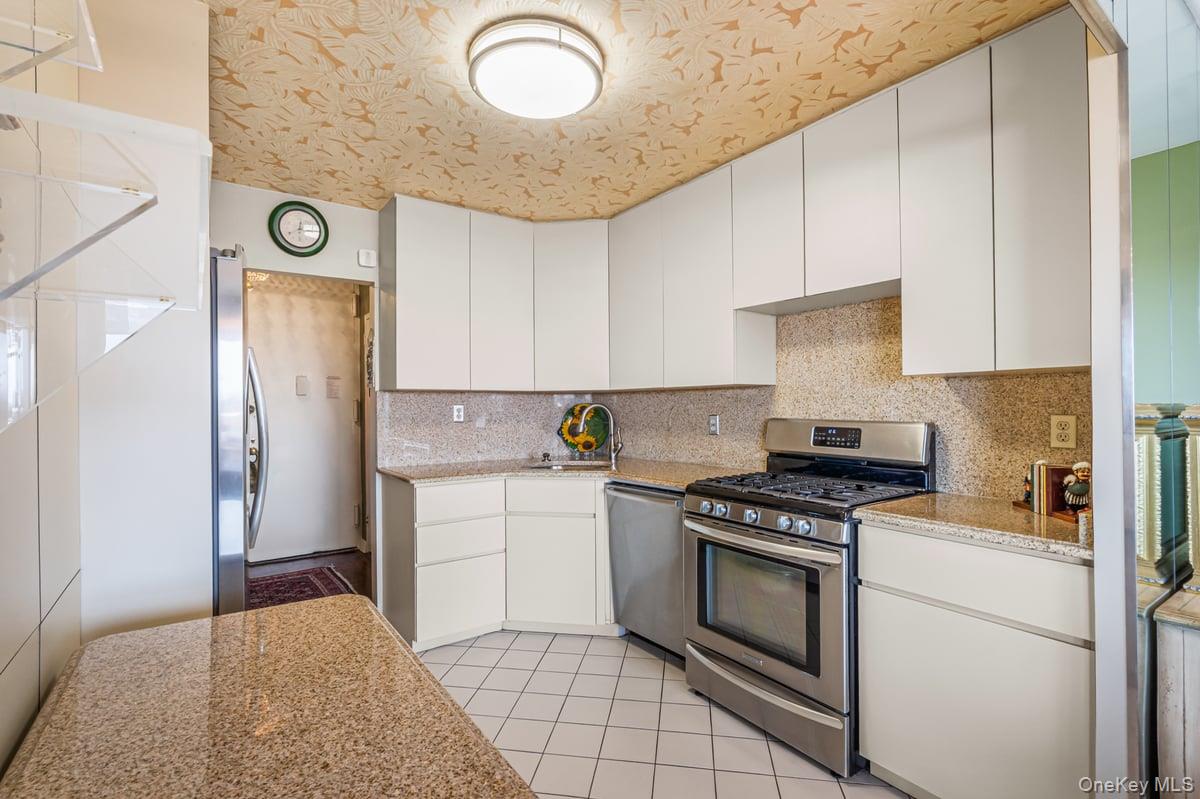 166-25 Powells Cove Boulevard, Unit 9E photo 20